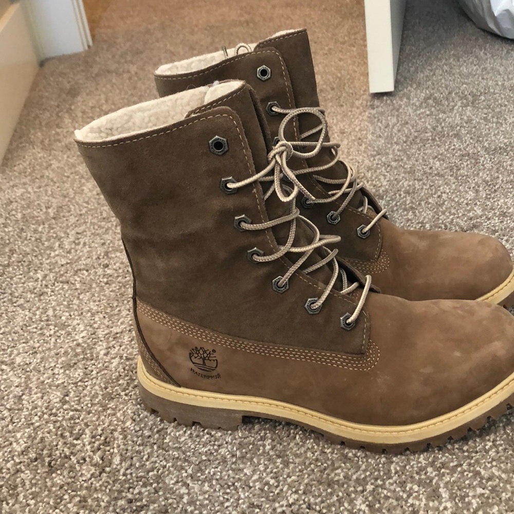 Women’s Timberland Boots! Like new!